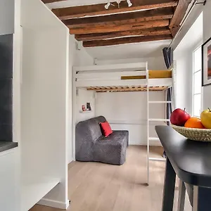 Lovely Mezzanine Studio In The Heart Of 3m Parijs